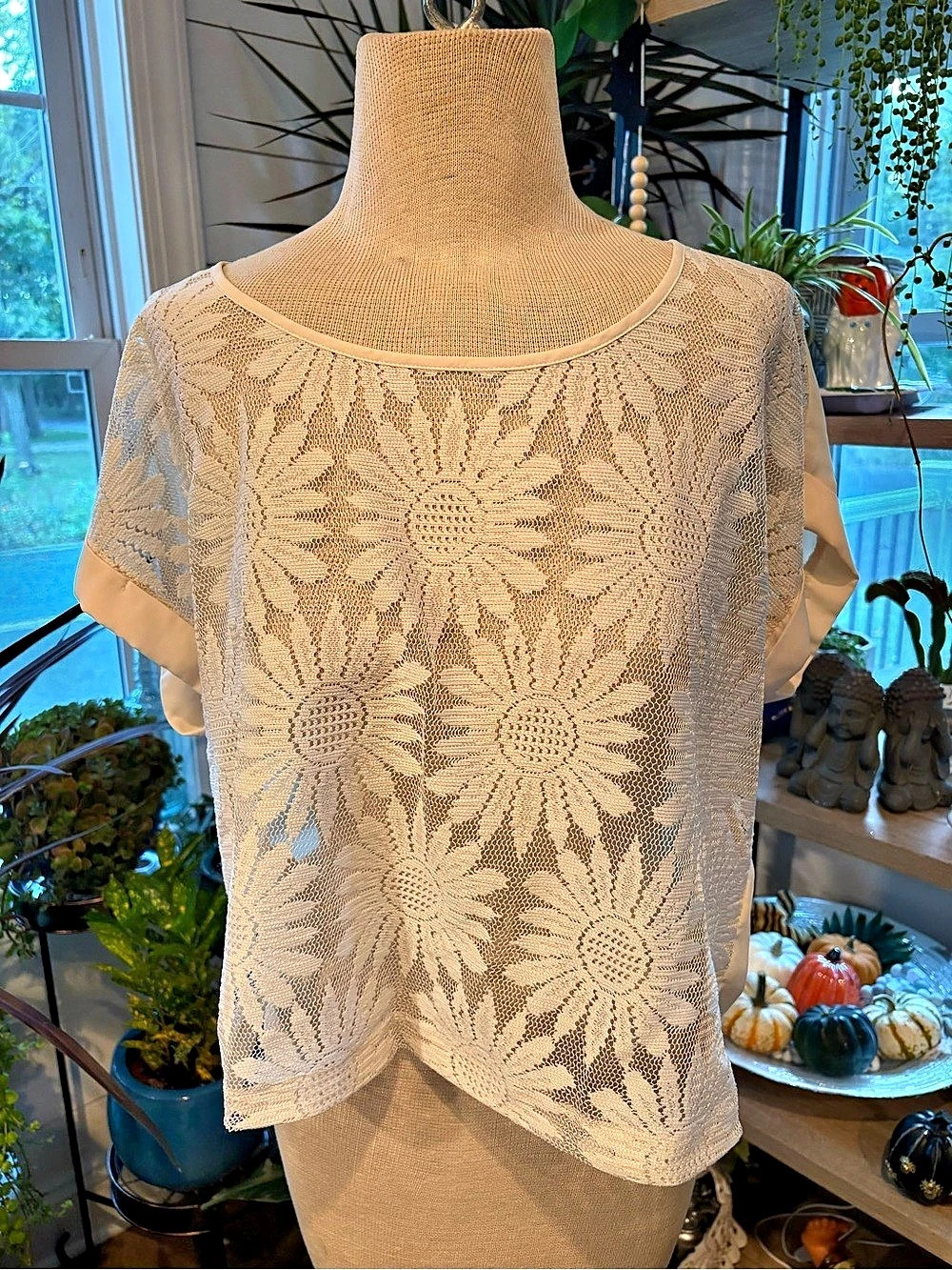 MINE Floral Blouse in Cream Size Large Like New